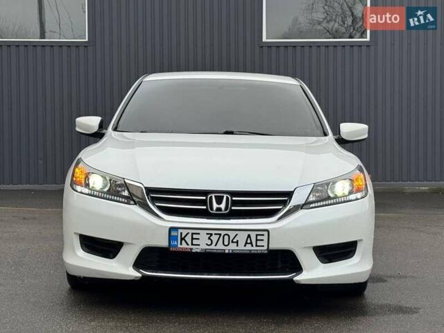 Белый Хонда Аккорд, объемом двигателя 2.36 л и пробегом 147 тыс. км за 11900 $, фото 2 на Automoto.ua