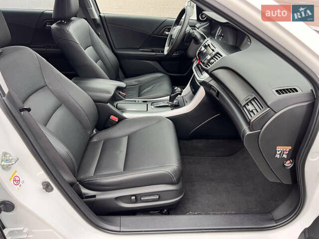 Білий Хонда Аккорд, об'ємом двигуна 2.4 л та пробігом 175 тис. км за 14700 $, фото 11 на Automoto.ua