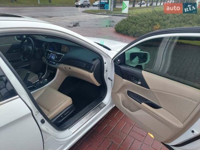 Белый Хонда Аккорд, объемом двигателя 2 л и пробегом 170 тыс. км за 12300 $, фото 6 на Automoto.ua