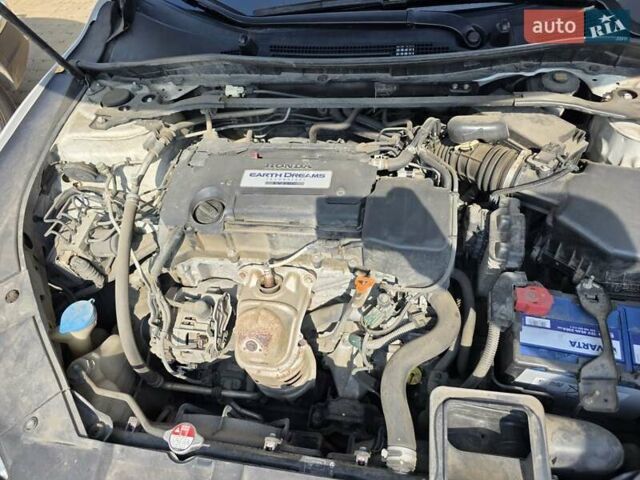 Білий Хонда Аккорд, об'ємом двигуна 2.4 л та пробігом 150 тис. км за 16000 $, фото 13 на Automoto.ua