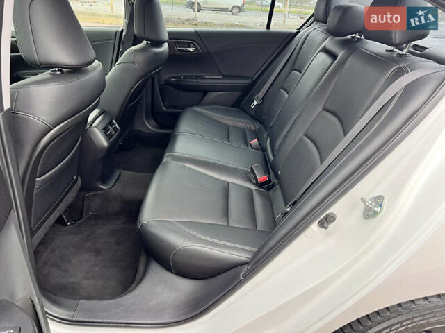 Білий Хонда Аккорд, об'ємом двигуна 2.4 л та пробігом 175 тис. км за 14700 $, фото 12 на Automoto.ua