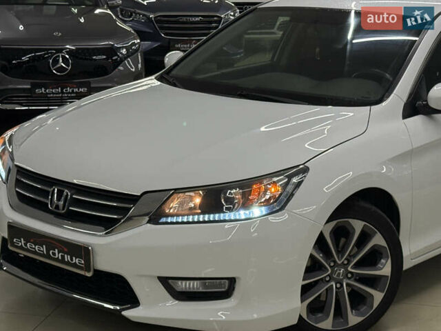 Белый Хонда Аккорд, объемом двигателя 2.35 л и пробегом 198 тыс. км за 12299 $, фото 1 на Automoto.ua