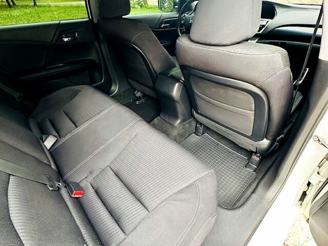 Белый Хонда Аккорд, объемом двигателя 2.4 л и пробегом 102 тыс. км за 13000 $, фото 7 на Automoto.ua