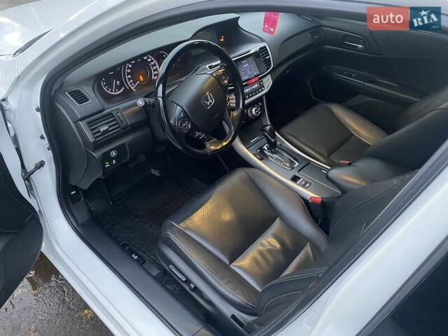 Белый Хонда Аккорд, объемом двигателя 2.36 л и пробегом 130 тыс. км за 15900 $, фото 11 на Automoto.ua