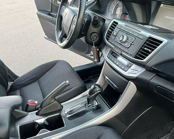 Белый Хонда Аккорд, объемом двигателя 2.35 л и пробегом 197 тыс. км за 11600 $, фото 14 на Automoto.ua