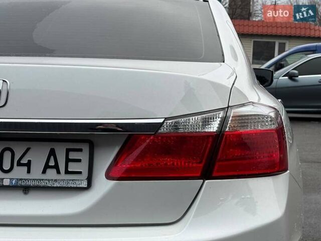 Белый Хонда Аккорд, объемом двигателя 2.36 л и пробегом 147 тыс. км за 11900 $, фото 6 на Automoto.ua