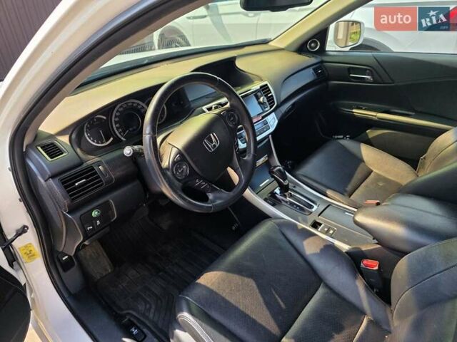 Білий Хонда Аккорд, об'ємом двигуна 2.4 л та пробігом 150 тис. км за 16000 $, фото 11 на Automoto.ua