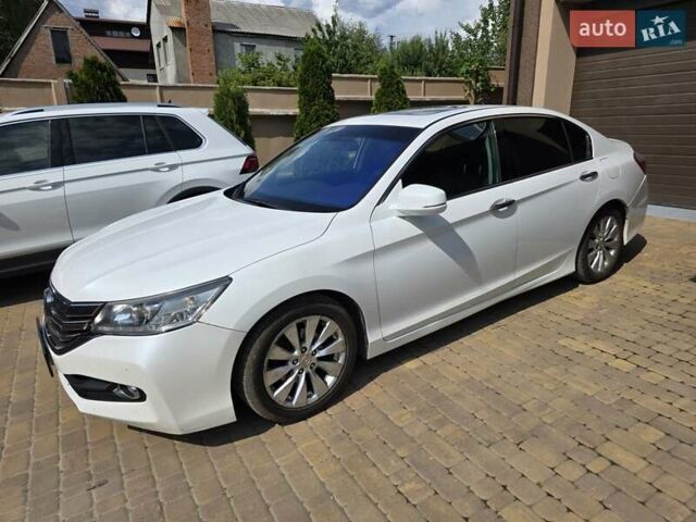 Білий Хонда Аккорд, об'ємом двигуна 2.4 л та пробігом 150 тис. км за 16000 $, фото 2 на Automoto.ua
