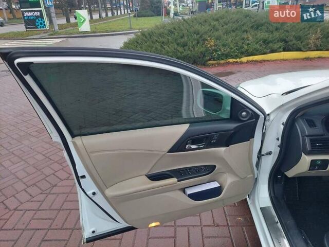 Белый Хонда Аккорд, объемом двигателя 2 л и пробегом 170 тыс. км за 12300 $, фото 7 на Automoto.ua