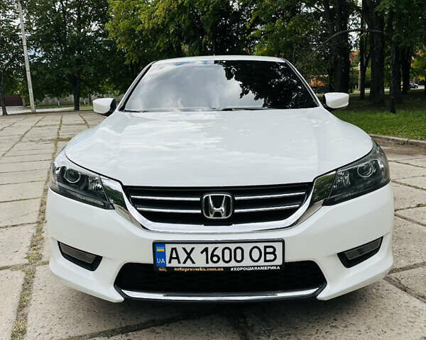Белый Хонда Аккорд, объемом двигателя 2.4 л и пробегом 163 тыс. км за 10999 $, фото 3 на Automoto.ua