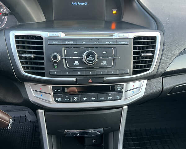 Белый Хонда Аккорд, объемом двигателя 2.35 л и пробегом 197 тыс. км за 11600 $, фото 16 на Automoto.ua