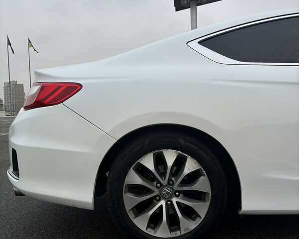 Белый Хонда Аккорд, объемом двигателя 2.36 л и пробегом 180 тыс. км за 13000 $, фото 14 на Automoto.ua