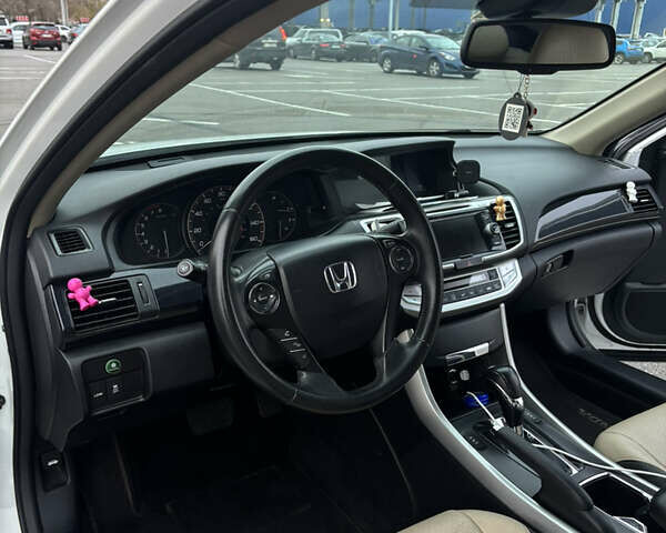 Белый Хонда Аккорд, объемом двигателя 2.36 л и пробегом 180 тыс. км за 13000 $, фото 38 на Automoto.ua