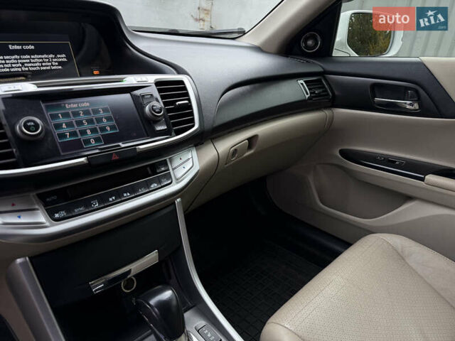 Білий Хонда Аккорд, об'ємом двигуна 2.36 л та пробігом 200 тис. км за 11300 $, фото 11 на Automoto.ua