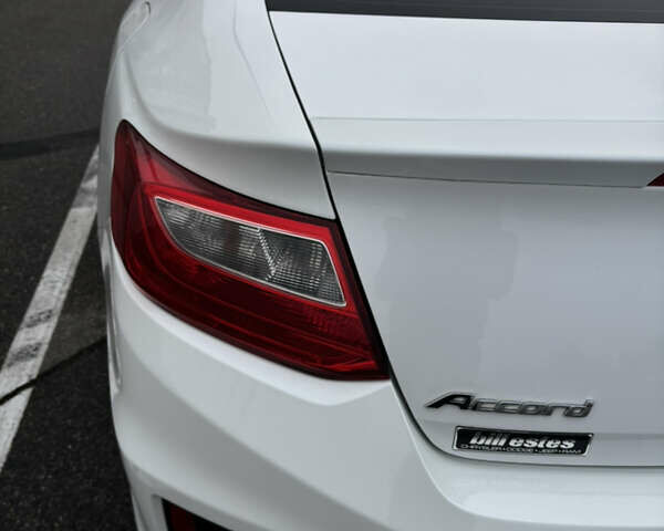 Белый Хонда Аккорд, объемом двигателя 2.36 л и пробегом 180 тыс. км за 13000 $, фото 24 на Automoto.ua