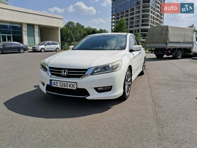 Білий Хонда Аккорд, об'ємом двигуна 2.4 л та пробігом 126 тис. км за 12500 $, фото 6 на Automoto.ua