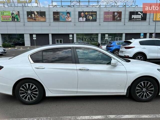 Белый Хонда Аккорд, объемом двигателя 2.36 л и пробегом 108 тыс. км за 11000 $, фото 1 на Automoto.ua