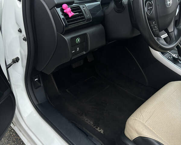 Белый Хонда Аккорд, объемом двигателя 2.36 л и пробегом 180 тыс. км за 13000 $, фото 39 на Automoto.ua