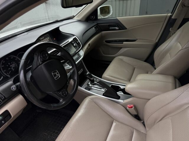 Білий Хонда Аккорд, об'ємом двигуна 2.4 л та пробігом 200 тис. км за 11300 $, фото 5 на Automoto.ua