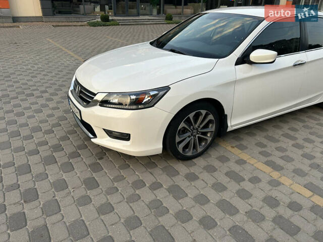 Білий Хонда Аккорд, об'ємом двигуна 2.4 л та пробігом 146 тис. км за 12750 $, фото 2 на Automoto.ua