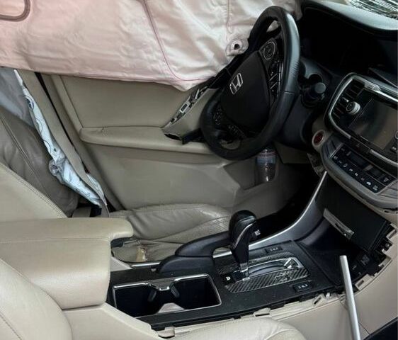 Белый Хонда Аккорд, объемом двигателя 2 л и пробегом 210 тыс. км за 6900 $, фото 6 на Automoto.ua