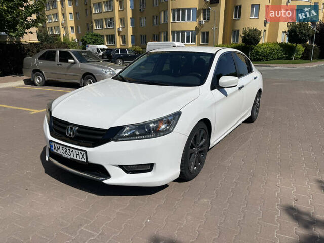 Белый Хонда Аккорд, объемом двигателя 2.4 л и пробегом 180 тыс. км за 11800 $, фото 4 на Automoto.ua