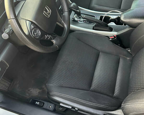 Білий Хонда Аккорд, об'ємом двигуна 2.4 л та пробігом 146 тис. км за 12750 $, фото 11 на Automoto.ua
