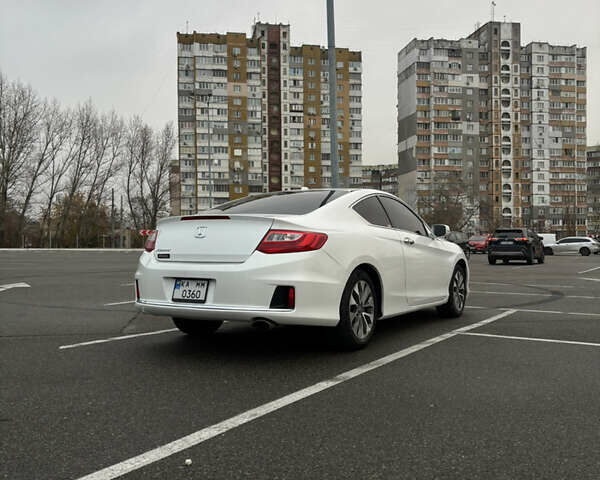 Белый Хонда Аккорд, объемом двигателя 2.36 л и пробегом 180 тыс. км за 13000 $, фото 4 на Automoto.ua