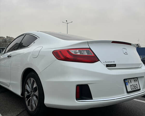 Белый Хонда Аккорд, объемом двигателя 2.36 л и пробегом 180 тыс. км за 13000 $, фото 20 на Automoto.ua