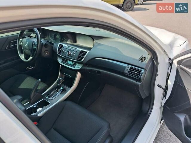 Білий Хонда Аккорд, об'ємом двигуна 2.4 л та пробігом 126 тис. км за 12500 $, фото 19 на Automoto.ua