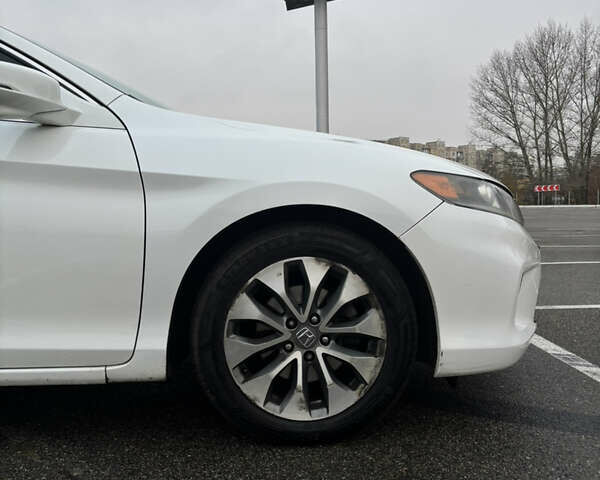 Белый Хонда Аккорд, объемом двигателя 2.36 л и пробегом 180 тыс. км за 13000 $, фото 13 на Automoto.ua