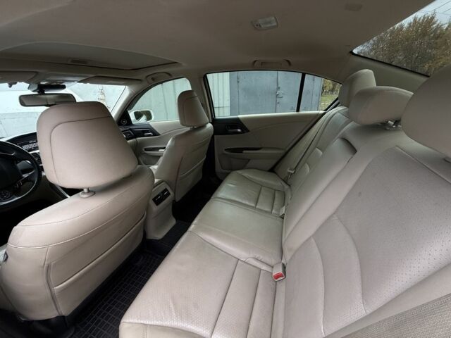 Білий Хонда Аккорд, об'ємом двигуна 2.4 л та пробігом 200 тис. км за 11300 $, фото 6 на Automoto.ua