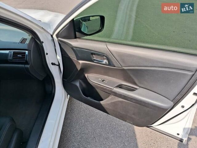 Білий Хонда Аккорд, об'ємом двигуна 2.4 л та пробігом 126 тис. км за 12500 $, фото 24 на Automoto.ua
