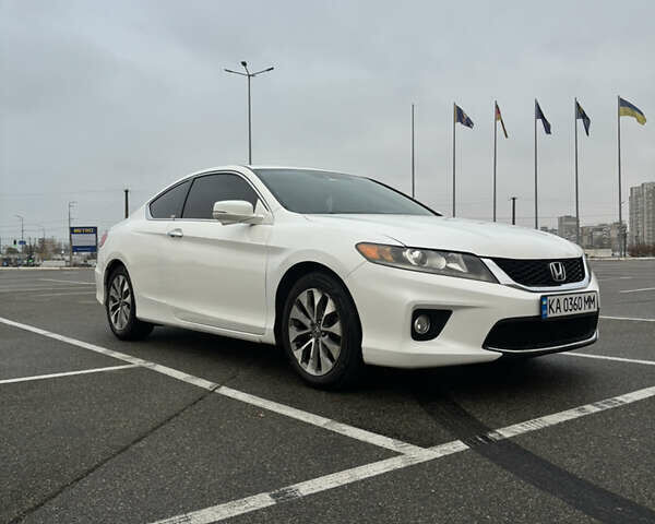 Белый Хонда Аккорд, объемом двигателя 2.36 л и пробегом 180 тыс. км за 13000 $, фото 2 на Automoto.ua