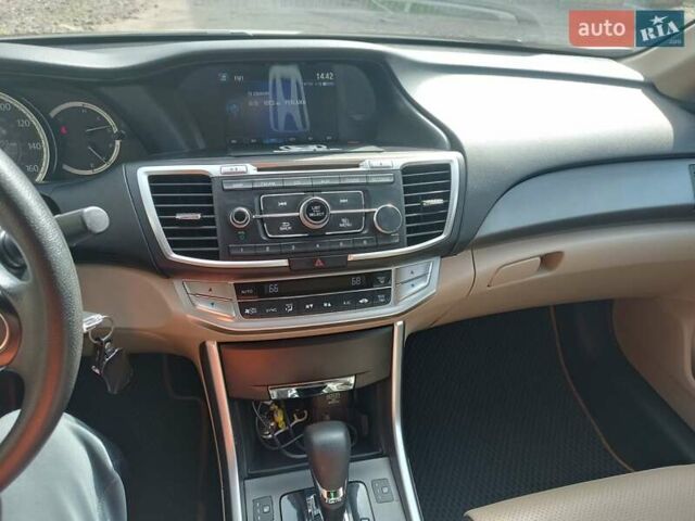 Білий Хонда Аккорд, об'ємом двигуна 2.36 л та пробігом 190 тис. км за 12200 $, фото 3 на Automoto.ua