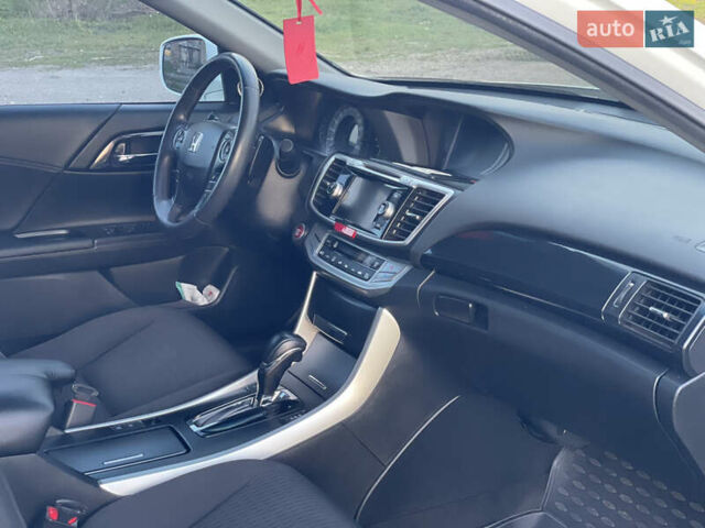 Белый Хонда Аккорд, объемом двигателя 2.4 л и пробегом 76 тыс. км за 16700 $, фото 20 на Automoto.ua