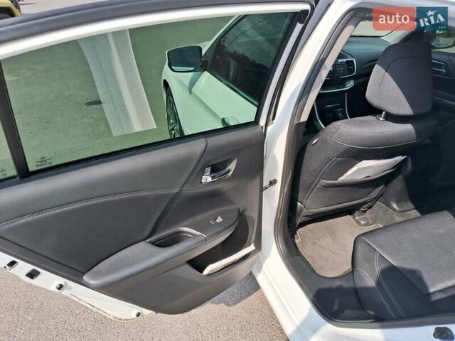Білий Хонда Аккорд, об'ємом двигуна 2.4 л та пробігом 126 тис. км за 12500 $, фото 26 на Automoto.ua