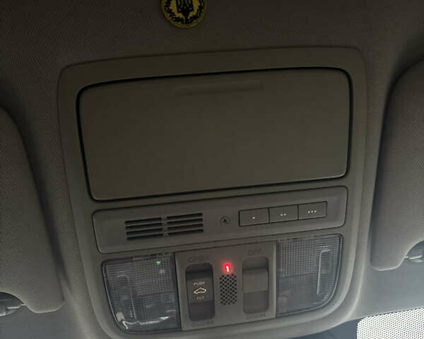 Белый Хонда Аккорд, объемом двигателя 2.36 л и пробегом 180 тыс. км за 13000 $, фото 62 на Automoto.ua