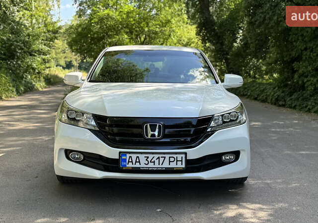 Белый Хонда Аккорд, объемом двигателя 2.35 л и пробегом 46 тыс. км за 17500 $, фото 6 на Automoto.ua