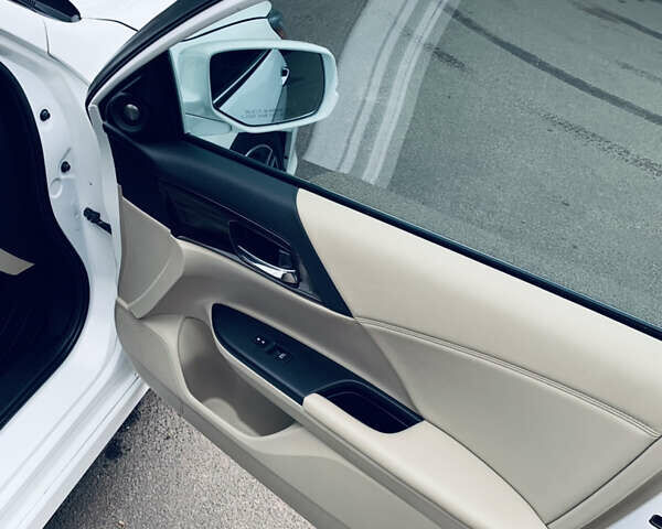 Білий Хонда Аккорд, об'ємом двигуна 3.5 л та пробігом 220 тис. км за 14500 $, фото 24 на Automoto.ua