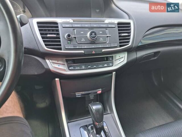Білий Хонда Аккорд, об'ємом двигуна 2.4 л та пробігом 126 тис. км за 12500 $, фото 28 на Automoto.ua