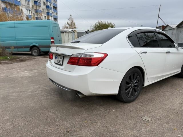 Білий Хонда Аккорд, об'ємом двигуна 2.4 л та пробігом 200 тис. км за 11300 $, фото 4 на Automoto.ua