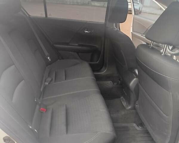 Хонда Аккорд 2015 в Каменское - Днепродзержинск на Automoto.ua Белый Хонда Аккорд, объемом двигателя 2.36 л и пробегом 204 тыс. км за 12500 $, фото 5 на Automoto.ua