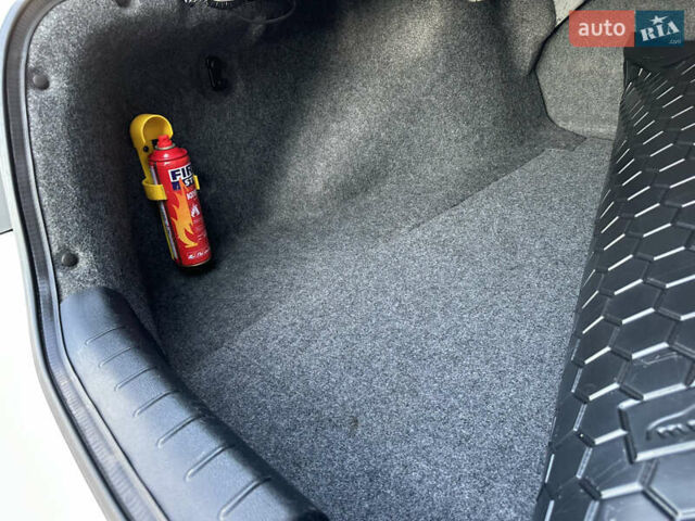 Білий Хонда Аккорд, об'ємом двигуна 2.4 л та пробігом 163 тис. км за 12850 $, фото 32 на Automoto.ua