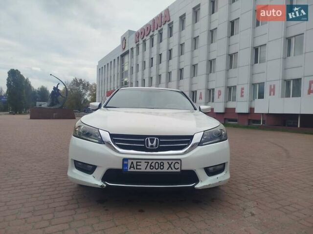 Хонда Аккорд 2015 в Каменское - Днепродзержинск на Automoto.ua Белый Хонда Аккорд, объемом двигателя 2.36 л и пробегом 204 тыс. км за 12500 $, фото 8 на Automoto.ua
