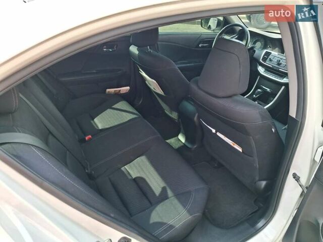 Білий Хонда Аккорд, об'ємом двигуна 2.4 л та пробігом 126 тис. км за 12500 $, фото 20 на Automoto.ua