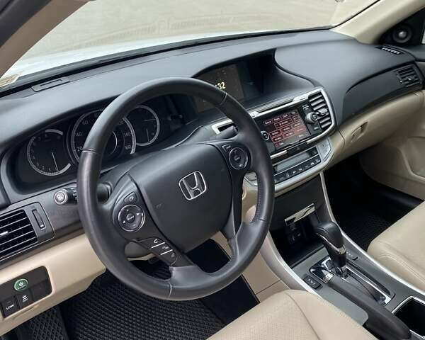 Білий Хонда Аккорд, об'ємом двигуна 2.35 л та пробігом 159 тис. км за 15000 $, фото 10 на Automoto.ua