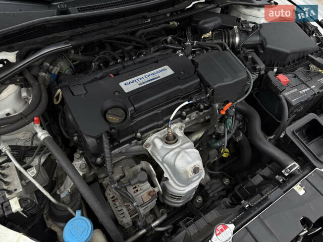 Білий Хонда Аккорд, об'ємом двигуна 2.36 л та пробігом 200 тис. км за 11300 $, фото 16 на Automoto.ua