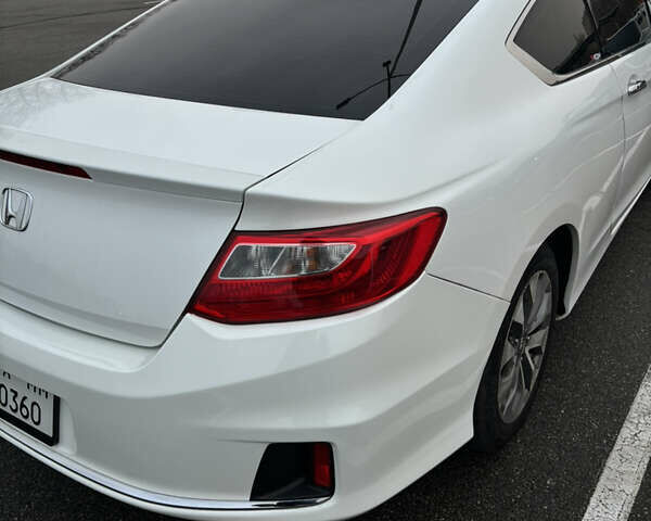 Белый Хонда Аккорд, объемом двигателя 2.36 л и пробегом 180 тыс. км за 13000 $, фото 16 на Automoto.ua