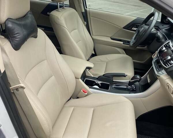 Білий Хонда Аккорд, об'ємом двигуна 2.35 л та пробігом 159 тис. км за 15000 $, фото 15 на Automoto.ua